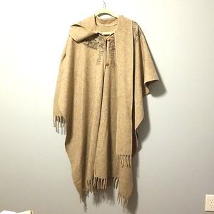 Wool Cape, Tribal,Peruvian,Azte Motif,tan with speckled black and cream, fringed